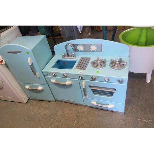 489 - CHILDREN'S KITCHEN SINK ABD FRIDGE