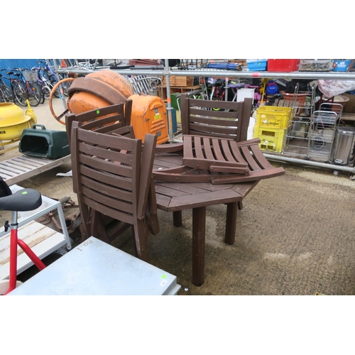 563 - OCTAGONAL WOODEN GARDEN TABLE W/ 4 MATCHING FOLDING CHAIR