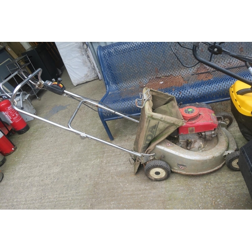 694 - HONDA HR215 LAWN MOWER