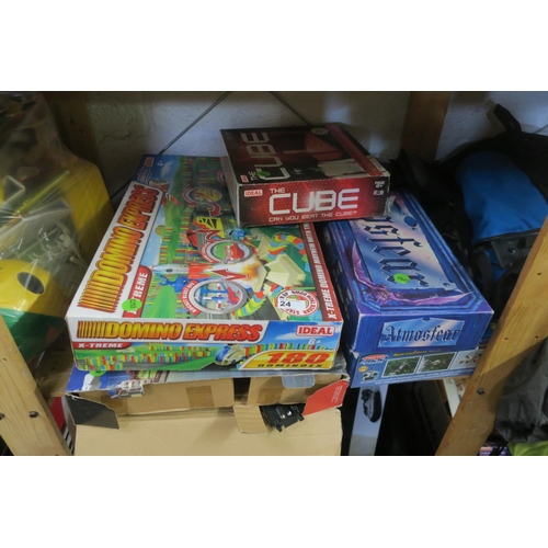 24 - COLLECTION OF BOARD GAMES & PLAY SETS