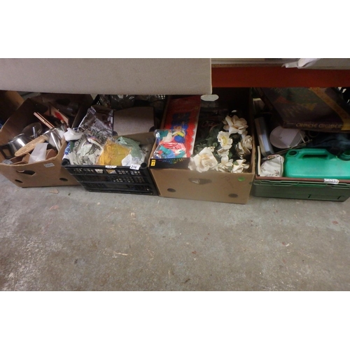 216 - BAY OF CLEARANCE ODDS- GLASS & KITCHENWARE ETC