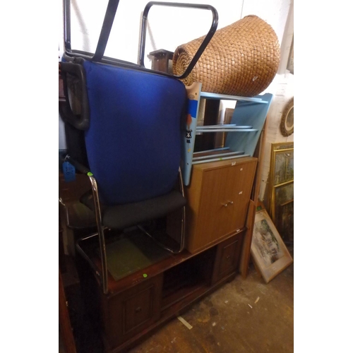 1450 - LARGE LOT OF FURNITURE