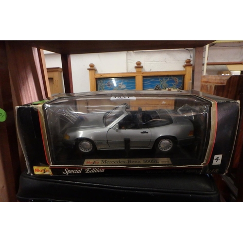 1531 - MAISTO SPECIAL EDITION MERCEDES 500SL MODEL CARS