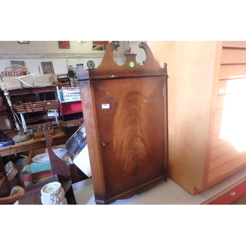 1581 - CORNER CUPBOARD