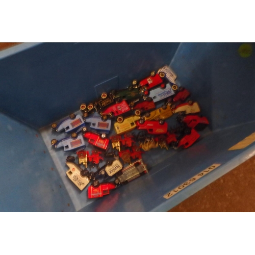 1658 - BOX OF COLLECTABLE TOY CARS/VEHICLES