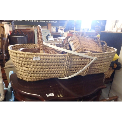 1674 - MOSES BASKET AND WIKER BASKETS