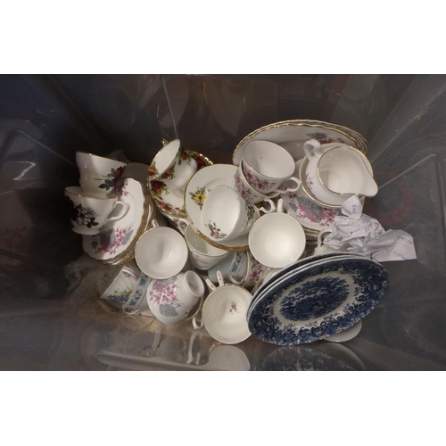 1733 - BOX OF MIXED CHINAWARE INCROYAL ALBERT AND DUCHESS