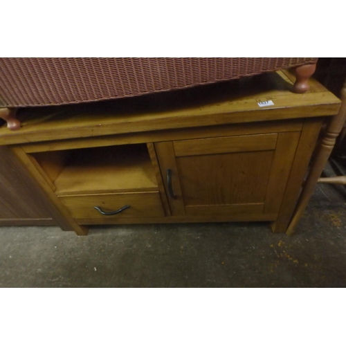 1827 - SOLID TV UNIT