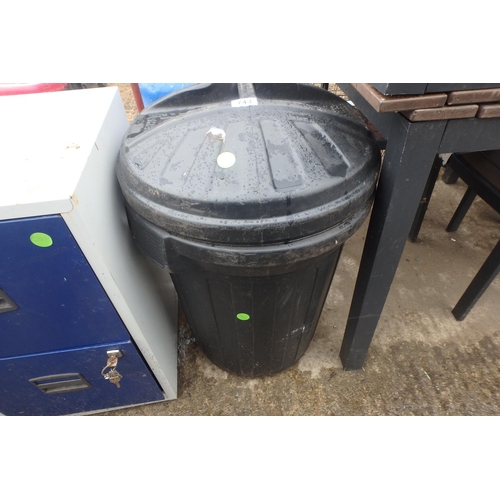 743 - PLASTIC BIN W/LID