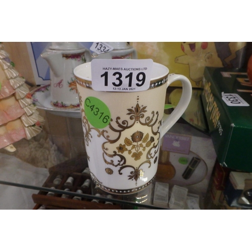 1319 - ROYAL WORCESTER 2013 MUG