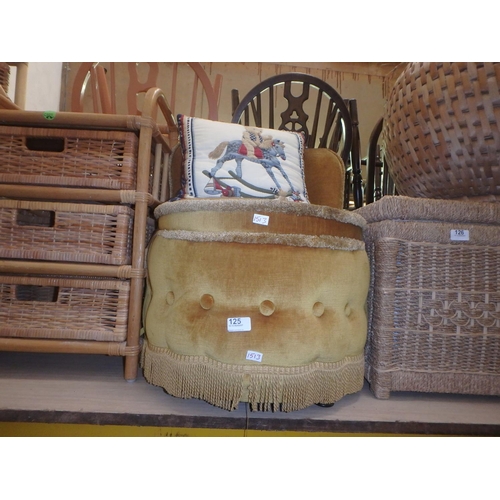 125 - VINTAGE DRESSING TABLE CHAIR W/CUSHION