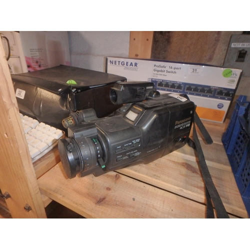 30 - PANASONIC CAMCORDER