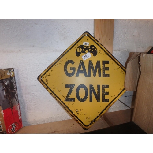 39 - GAME ZONE SIGN