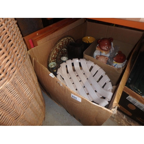 205 - BOX OF VINTAGE ITEMS