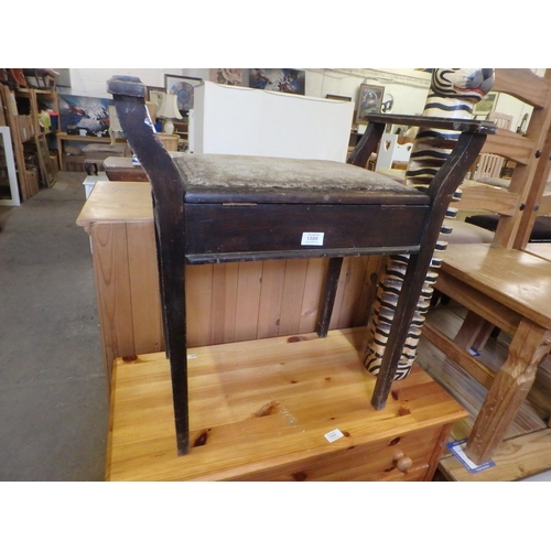 1686 - OAK PIANO STOOL