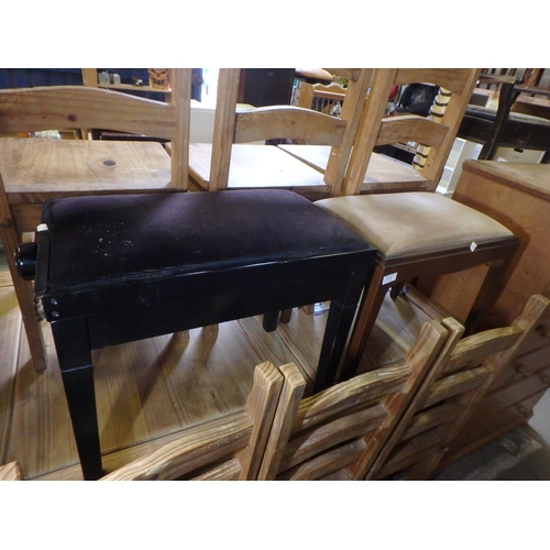 1718 - 2 X PIANO STOOLS