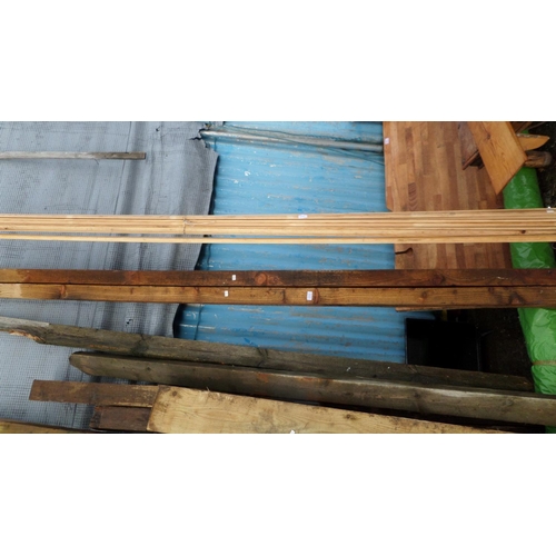 2332 - 2 LENGTHS OF TIMBER