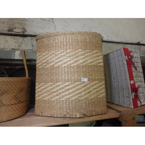 60 - RUSH LINEN BASKET