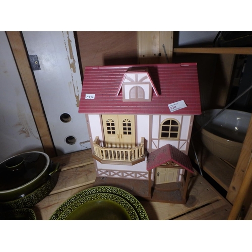 320 - SMALL DOLLS HOUSE