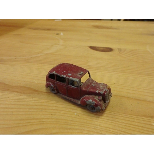 1366 - SMALL VINTAGE DIE CAST MATCHBOX CAR