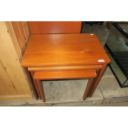 600T - MID CENTURY NEST OF 3 TABLES