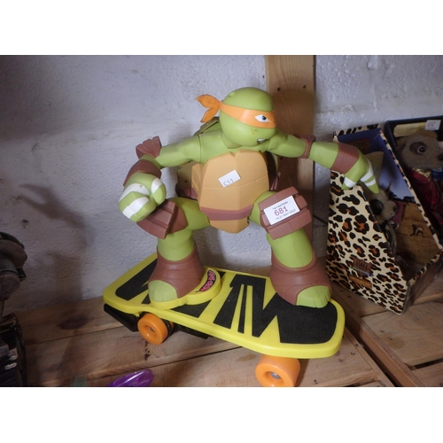 681 - TEENAGE MUTANT NIJA TURTLES SKATEBOARDING MICHELANGELO TOY