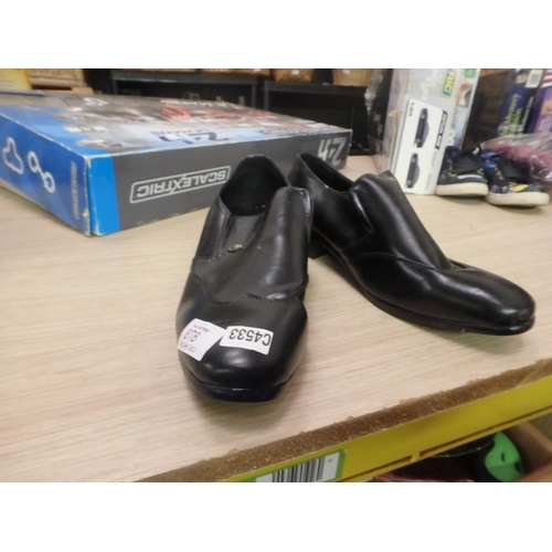 878 - MENS DRESS SHOES SIZE EU41