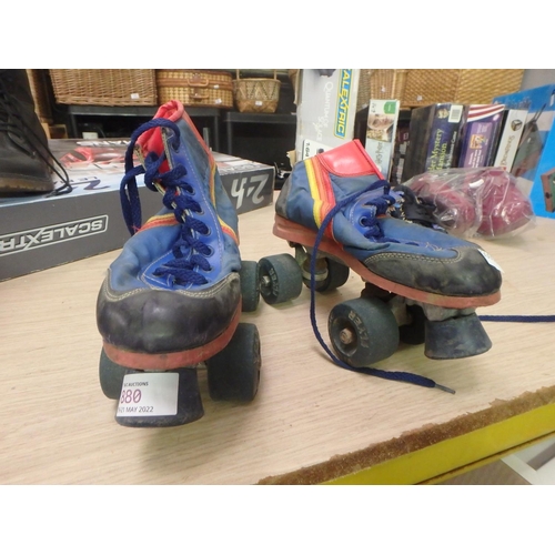 880 - PAIR OF VINTAGE VENTRONIC FLYER ROLLER SKATES