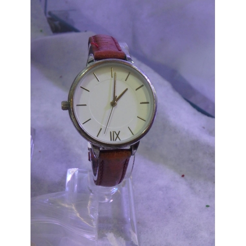 1537 - BROWN LEATHER STRAPPED WATCH