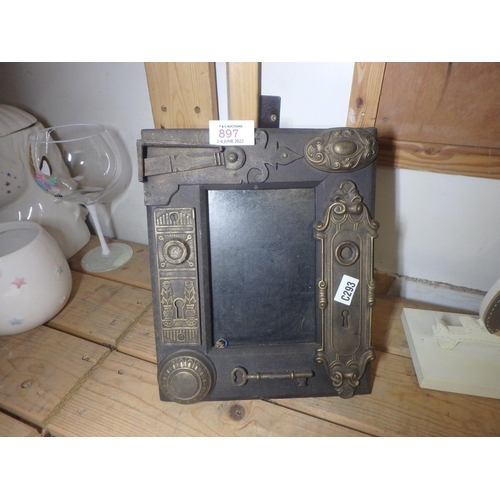 897 - STEAMPUNK DESIGN RESIN PHOTO FRAME