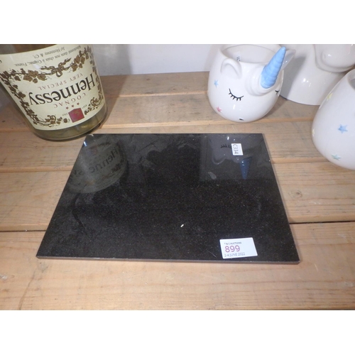 899 - BLACK GRANITE SMALL CHOPPPING BOARD/CHEESE BOARD