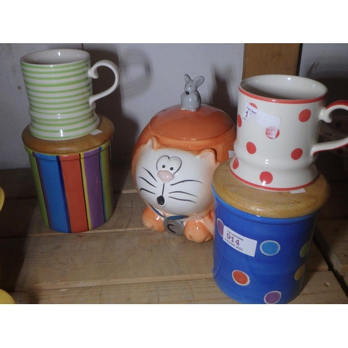 914 - SELECTION OF CERAMIC KITCHEN ITEMS INCLUDING CAT COOKIE JAR