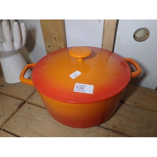 930 - CAST IRON BURNT ORANGE COOKING POT