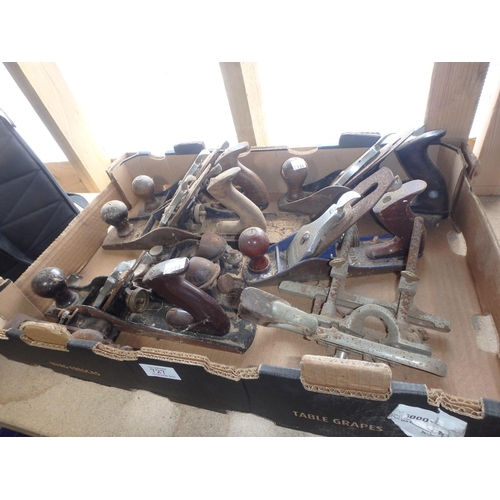 727 - BOX OF WOOD WORKING TOOLS PLANES ETC