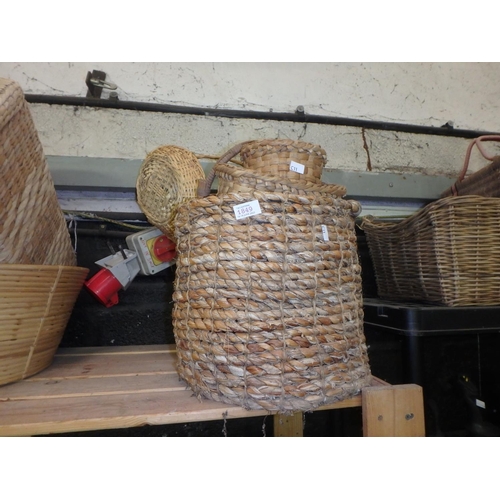 1849 - BUNDLE OF WICKER AND GRASS BASKETS