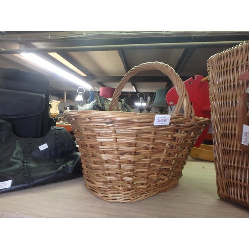 2019 - WICKER SHOPPING BASKET