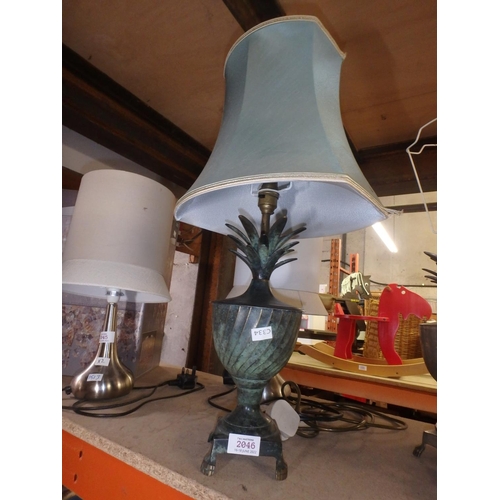 2046 - METAL ORNAT LAMP