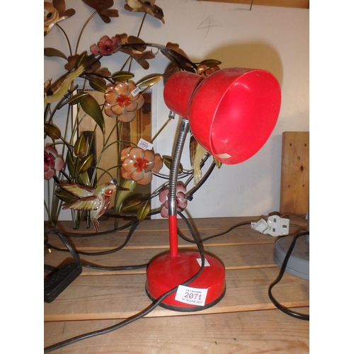 2071 - WM LIGHTING POSEABLE DESK LAMP