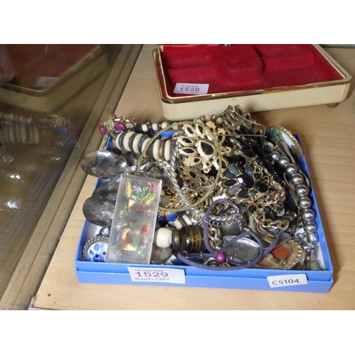 1529 - BOX OF VARIOUS COSTUME JEWELLERY ITEMS