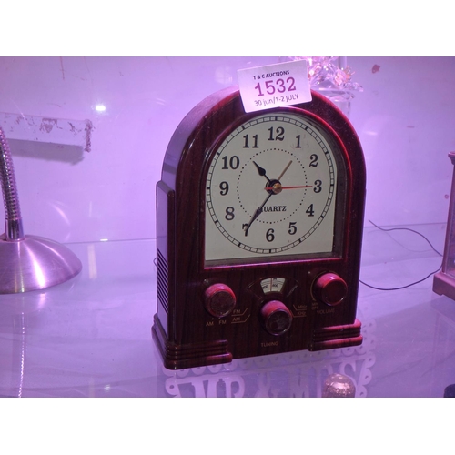 1532 - QUARTZ ALARM AND RADIO IN THE STYLE OF AN OLD RADIOGRAM