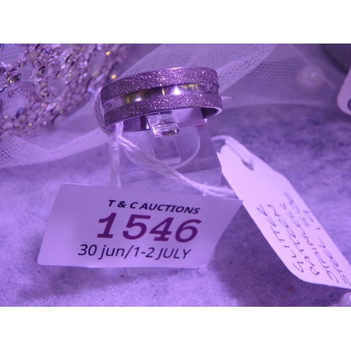 1546 - GLITTER PATTERN AND STAINLESS STEEL BAND , SIZE 19.