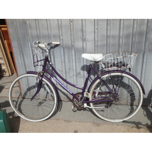 9 - RALEIGH LADYS BIKE