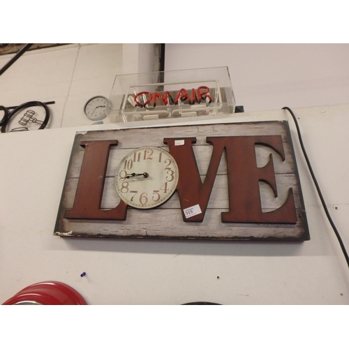 915 - LOVE WALL CLOCK