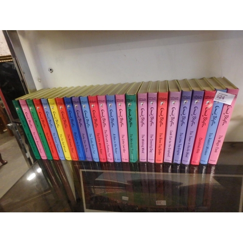 924 - ENID BLYTON 24 BOOK HARDBOUND COLLECTION