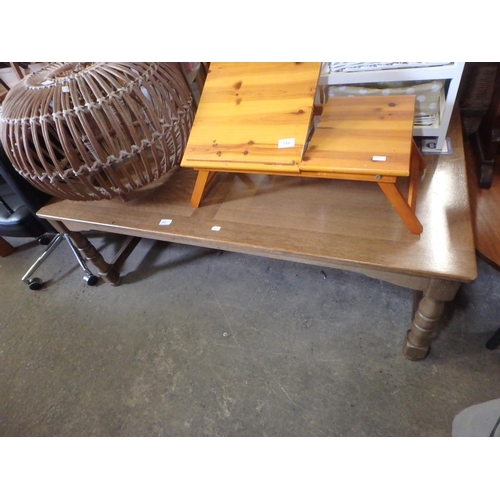 715 - LARGE OAK STYLE COFFEE TABLE