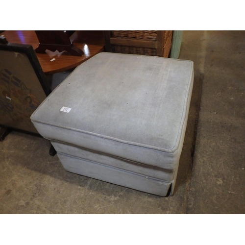 722 - STORAGE FOOT STOOL