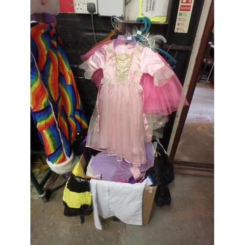 BUNDLE OF CHILDRENS DRESSING UP CLOTHING