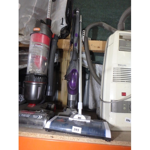 393 - HAND HELD CARPET CLEANER AND A VACUUM CLEANER