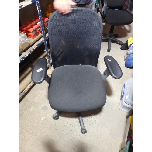 589 - OFFICE CHAIR
