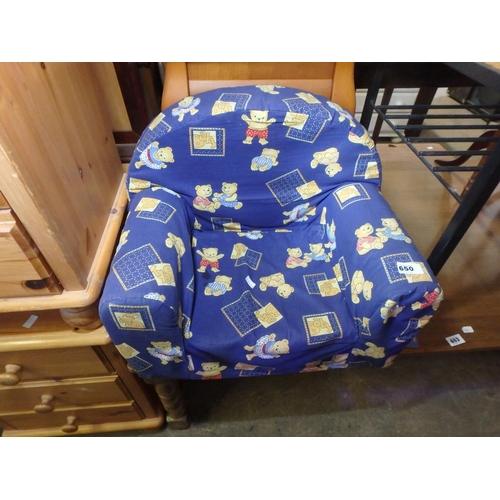 650 - CHILDRENS COMFY CHAIR